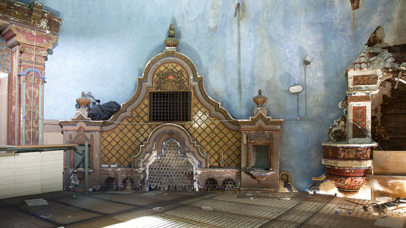 Illustration for article titled Gorgeous Old Movie Theaters That Have Fallen Into Ruin